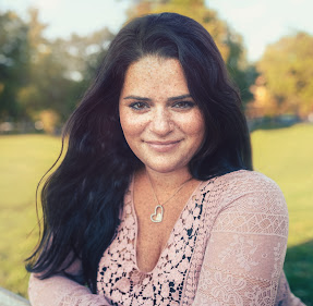 Portrait of Lindsay Freezman